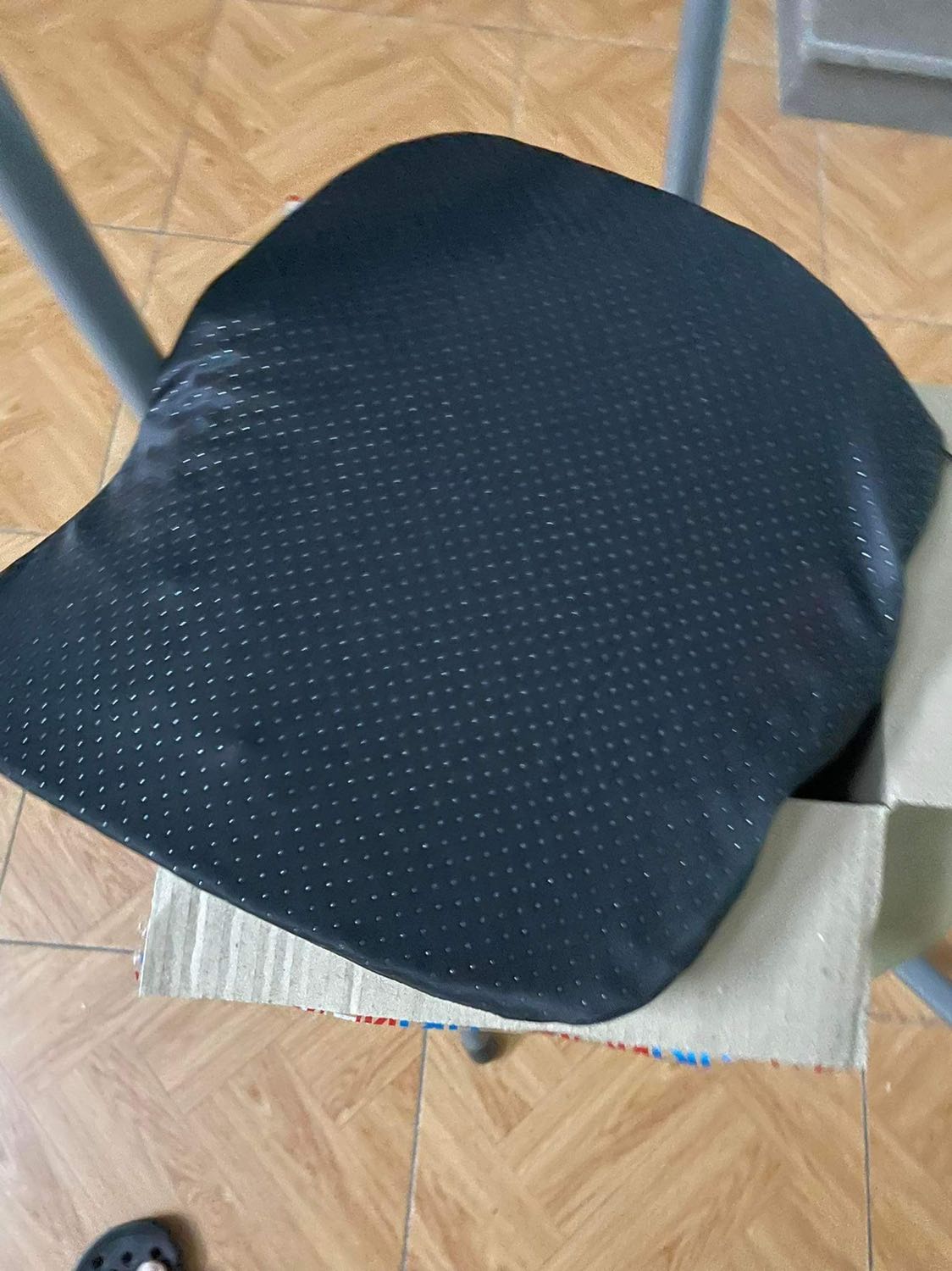 Sản phẩm này cá nhân tôi đánh giá như sau:
1.Ngồi rất êm & thoải mái, thông thoáng & không bị nóng khi ngồi lâu
2.đóng gói sản phẩm rất đẹp & bài bản
3.sản phẩm có đi kèm vỏ bọc màu đen rất sạch sẽ.
4.về giá thành của sản phẩm so với các trang TMĐT khác thì đắt hơn nhiều. Nhưng rất ưng ý nhất là ship siêu tốc 2h & sản phẩm k làm ta thất vọng (giá có thể đắt hơn nhưng bù lại sản phẩm tốt và khi cần là có ngay).