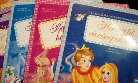 Sách mới, in màu tươi sáng, vẽ nhân vật mắt to giống như truyện tranh