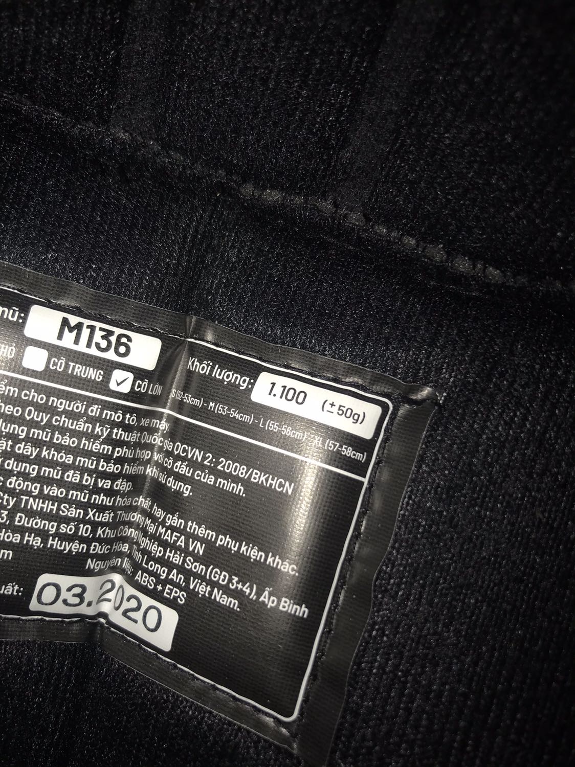 Size vòng đầu của mình là 59cm, mình đã đặt mũ size L theo hướng dẫn của shop, tuy nhiên sau khi nhận mũ và kiểm tra tem mình phát hiện ra những thông số ghi trong tem của mũ không giống với hướng dẫn chọn size của shop. Cụ thể là size L từ 55-56, size XL 57-58cm. Như vậy mình sẽ không thể đội vừa mũ này. Hi vọng shop hỗ trợ đổi size cho mình!