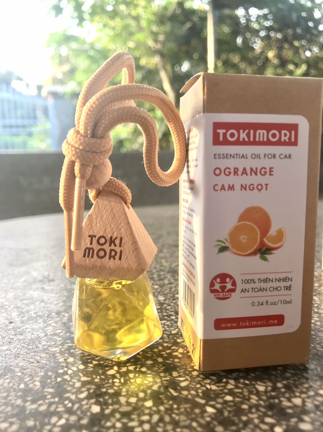 Mùi cam ngọt dịu dàng lắm người ơi, treo tủ quần áo thì tuyệt vời. Mình để trong giỏ xách để thơm ké nữa. Sản phẩm đẹp, giá cả phù hợp và chất lượng thì quá oki. Tiki giao hàng nhanh. Mùi cam ngọt dịu dàng lắm người ơi, treo tủ quần áo thì tuyệt vời. Mình để trong giỏ xách để thơm ké nữa. Sản phẩm đẹp, giá cả phù hợp và chất lượng thì quá oki. Tiki giao hàng nhanh.