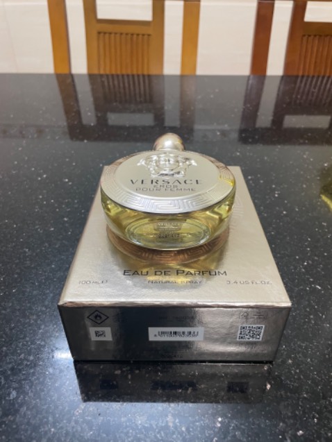 Lưu hương lâu, mùi dễ chịu. Giá hợp lí.