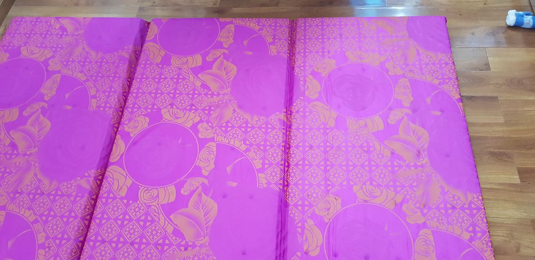 Niệm nhận mỏng và đường may lỏng lẻo, khác xa so với đăng bán. mua nói 5cm mà thực tế có 3cm. tóm lại thất vọng
ra ngoài mua thực tế còn hơn