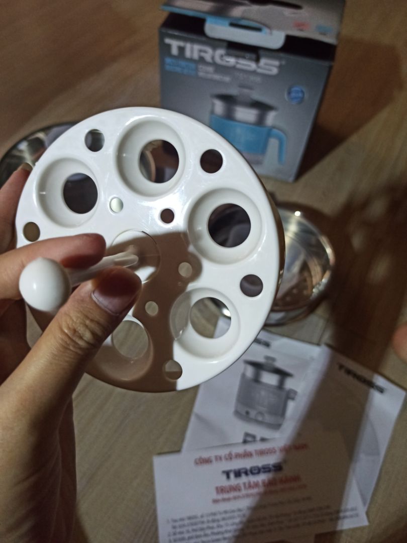 Mẫu rất xinh, chắc tay, các phụ kiện đều là nhựa tốt và inox 304, chọn chế độ fast đun sôi nuớc và luộc trứng cực nhanh, hơn bếp ga luôn. Có giấy bảo hành và đầy đủ. Thay vì tiết kiệm tiền mua mấy loại giá rẻ inox không đảm bảo thì mua cái này an tòan hơn. Sức khỏe quan trọng.