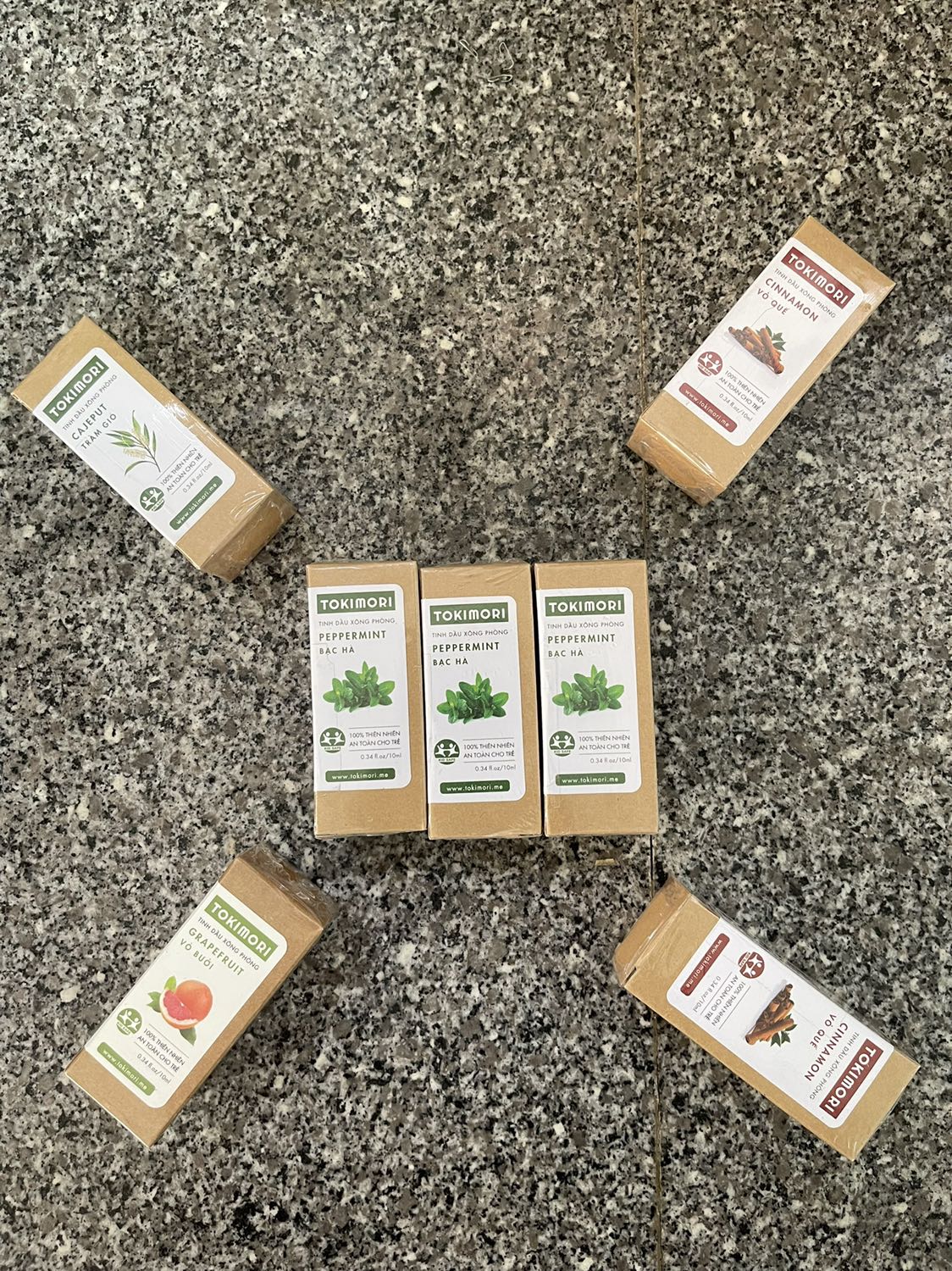 Sản phẩm nhận được đúng như thông tin trên website, đúng với loại mùi và số lượng mà đơn hàng đã đặt. Đã mua một lần trước đây, sử dụng hài lòng nên đặt thêm, mùi thơm dễ chịu và lâu phai. Giao hàng nhanh, rất hài lòng.