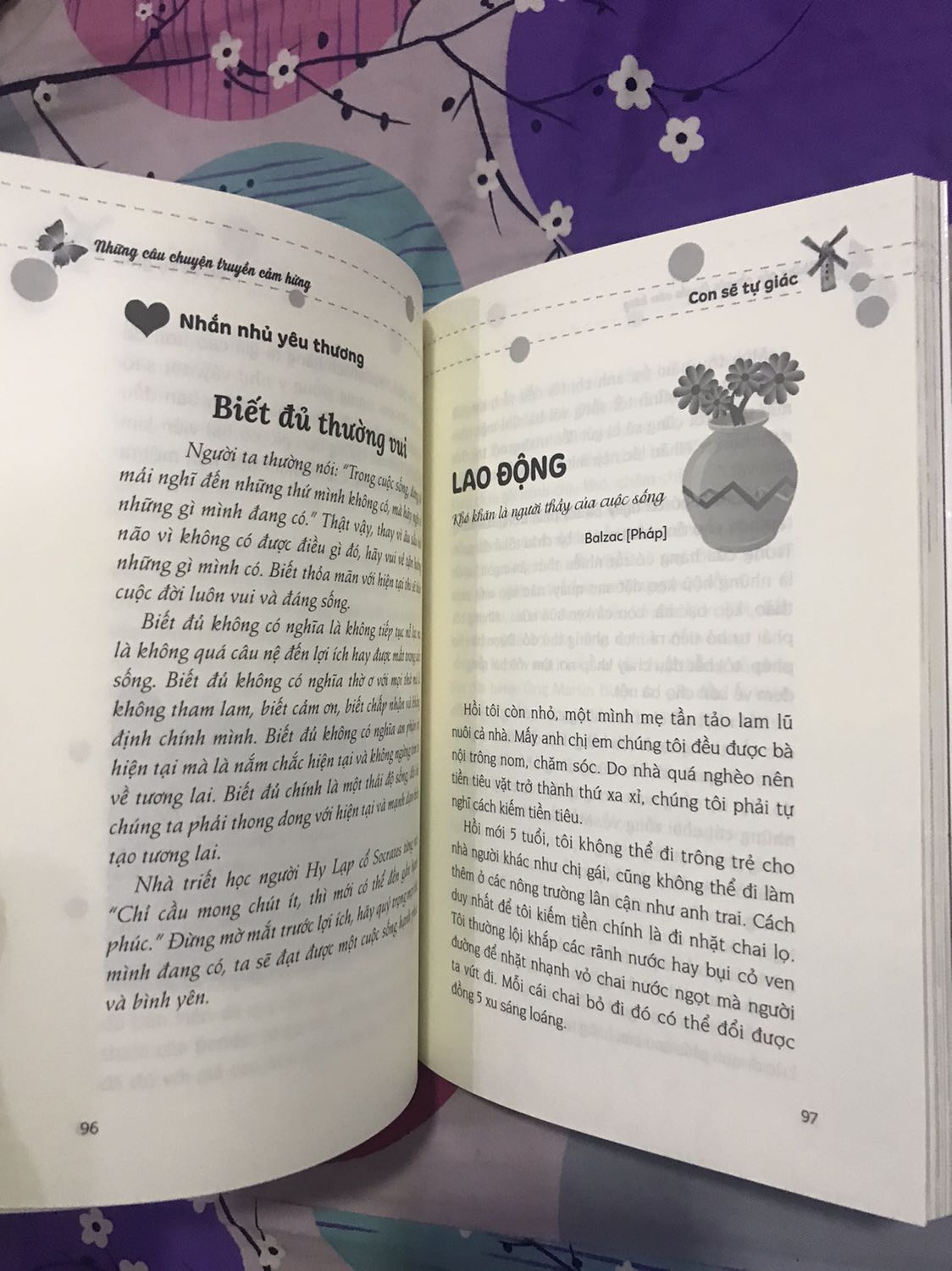 Sách này bìa dễ thưong cực kỳ. Bên trong là những mẫu chuyện cùng lời nhắn nhủ dễ thương cho thiếu nhi. Rất hay nè. Giao đủ & siêu nhanh. Mới đặt hôm nay là ngày mai giao tới liền.