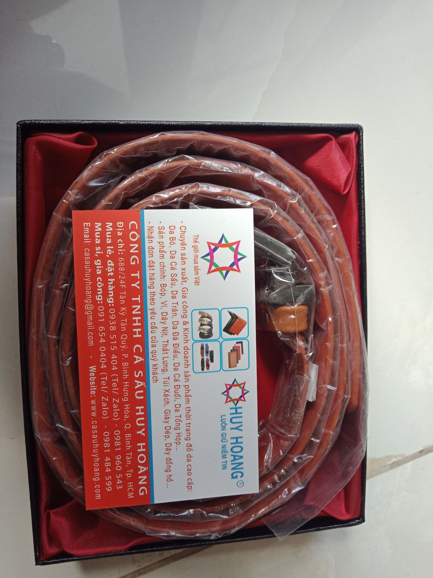 Dây da bò thật mềm mại, có hộp có thẻ bảo hành ghi đầy đủ thông tin... Rất hài lòng