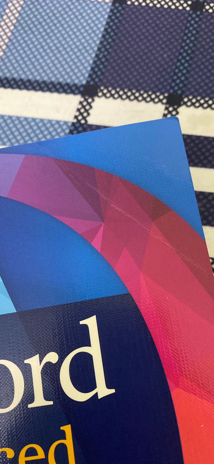 Sách tạm ổn ( ý mik nói khâu vận chuyển ) chứ nd thì toẹt vời . Mik phải đặt 2 lần vì lần đầu sachd bị dơ lại ko có bọc bảo vệ ( tiki tradinh ) lần hai của fahasha thì dc nhưng vẫn dơ ?còn bị quăn mép 
Khuyên thật : nếu nhà bạn ở gần nhà sách uy tín như fahasha thì nên đi mua trực tiếp nhé ! ( nhà mik cũng gần đó nhưng muốn ủng hộ tiki mà thiệt thất vọng )