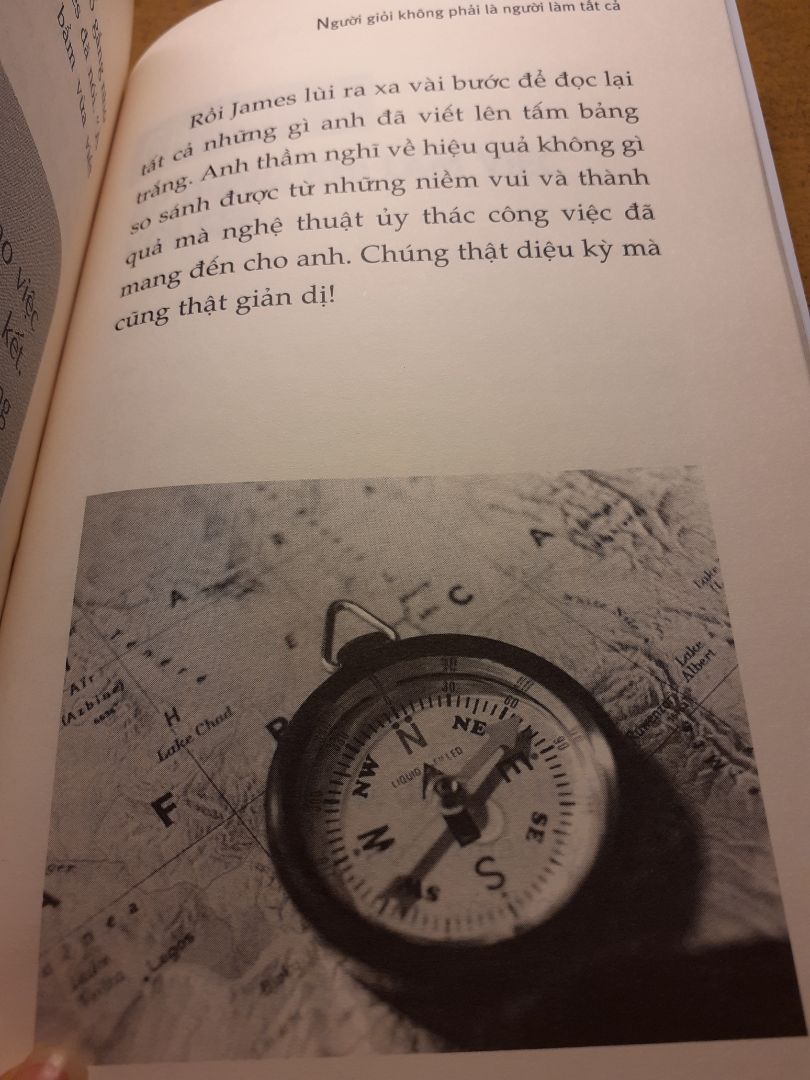 Mình đặc biết rất thích nọi dung của cuốn sách này. Nó phù hợp với rất nhiều lứa tuổi. Tuy là câu chuyện của nhà kinh doanh nhưng bài học là của chung cho rất nhiều người. Cuốn sách giúp ta làm "người giỏi" một cách hoàn hảo nhất. Một điểm cộng nữa là sách có đọi dày phù hợp decor khiến con lười như mình cũng cảm thấy rất thích thú. 10₫ cho chất lượng sách TIKI.