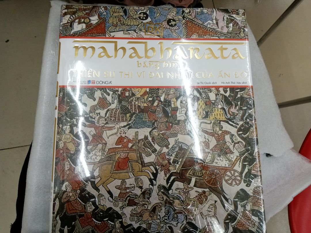 Về đóng gói thì rất là kỹ.
Giá cả được sale 50℅ nên không có phàn nàn gì.
Sách dày, có thêm các câu chuyện văn hoá nhỏ ở từng trang, hình ảnh minh hoạ ổn (dễ hiểu hơn so với Mahabharata bản chữ).