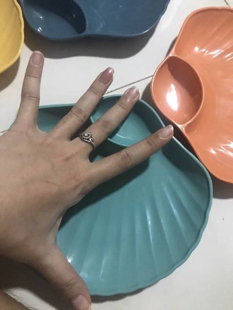 Đĩa nhựa nhưng xinh lắm luôn. Nhựa tốt dày dặn, k bị hôi. Mình sẽ mua thêm vài set mữa, shop rất chu đáo nhiệt tình, giao hàng cũng nhanh