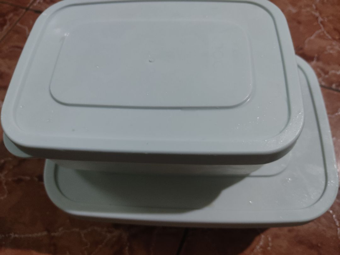 giao hàng vào mùa dịch nên rất rất lâu. sản phẩm đẹp. cảm nhận cá nhân thì nắp hộp không chắc và đủ kín.