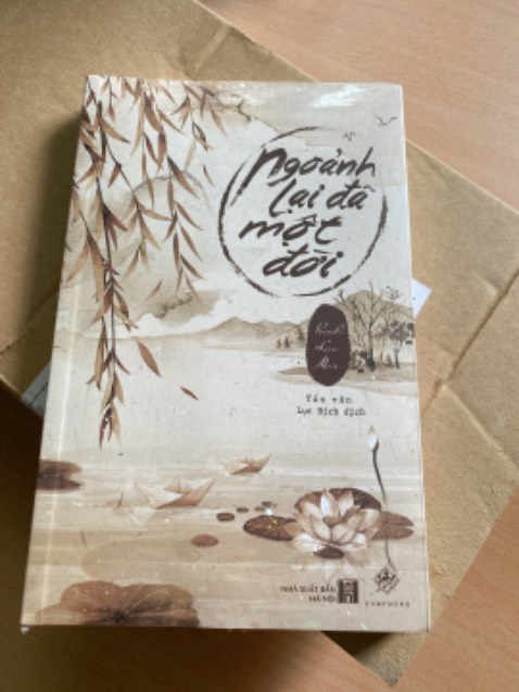 Giao hàng nhanh, đóng gói cẩn thận. Sách nội dung nhẹ nhàng, đọc khiến người ta thư thái dễ chịu, tâm hồn trở nên an yên hơn.