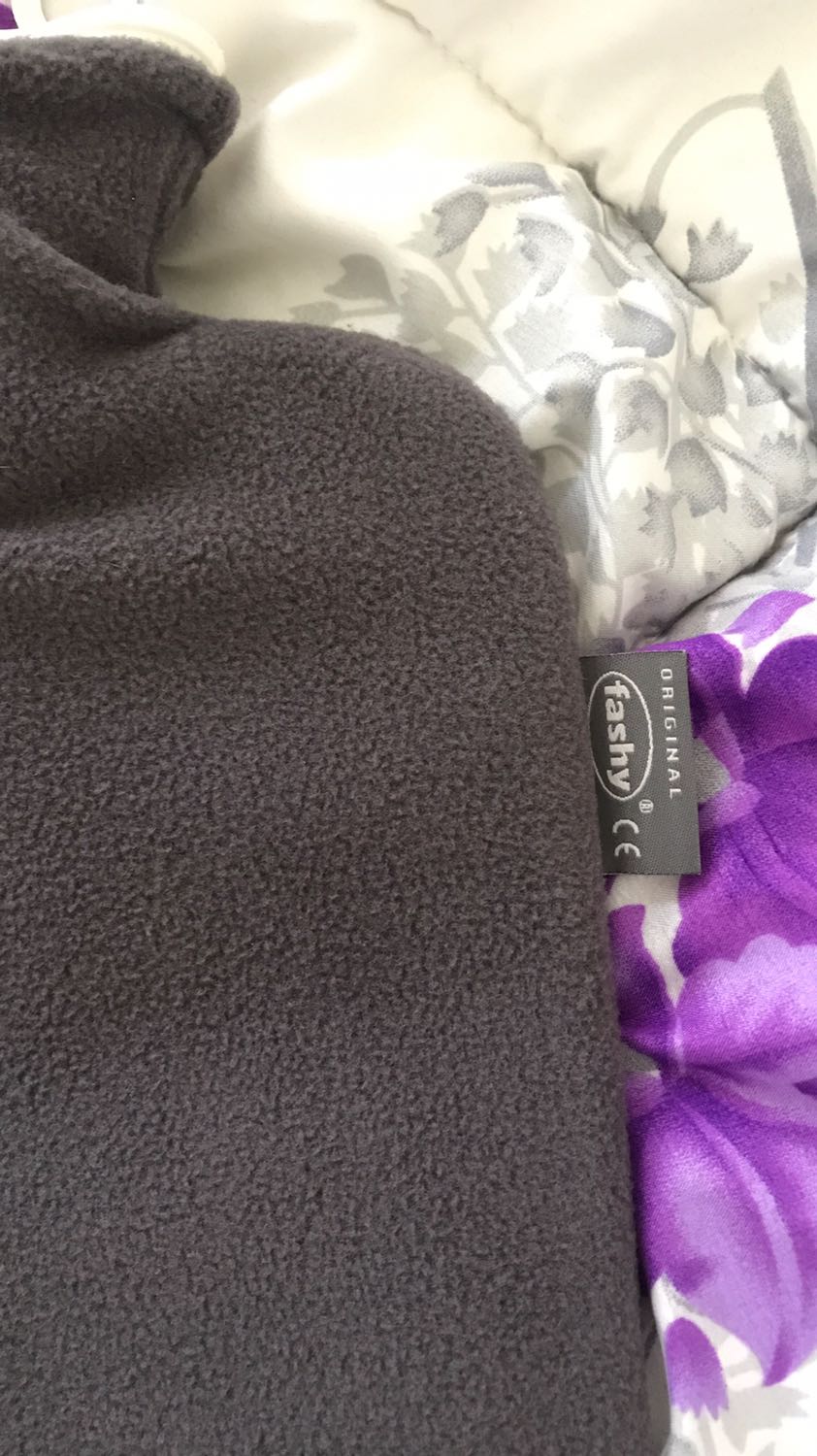 Túi chườm Fashy chất lượng rất tốt, bền (mình đã dùng 1 chiếc đc 10 năm vẫn tốt). Các bạn nên mua sản phẩm này để làm ấm đôi chân khi mùa đông lạnh.