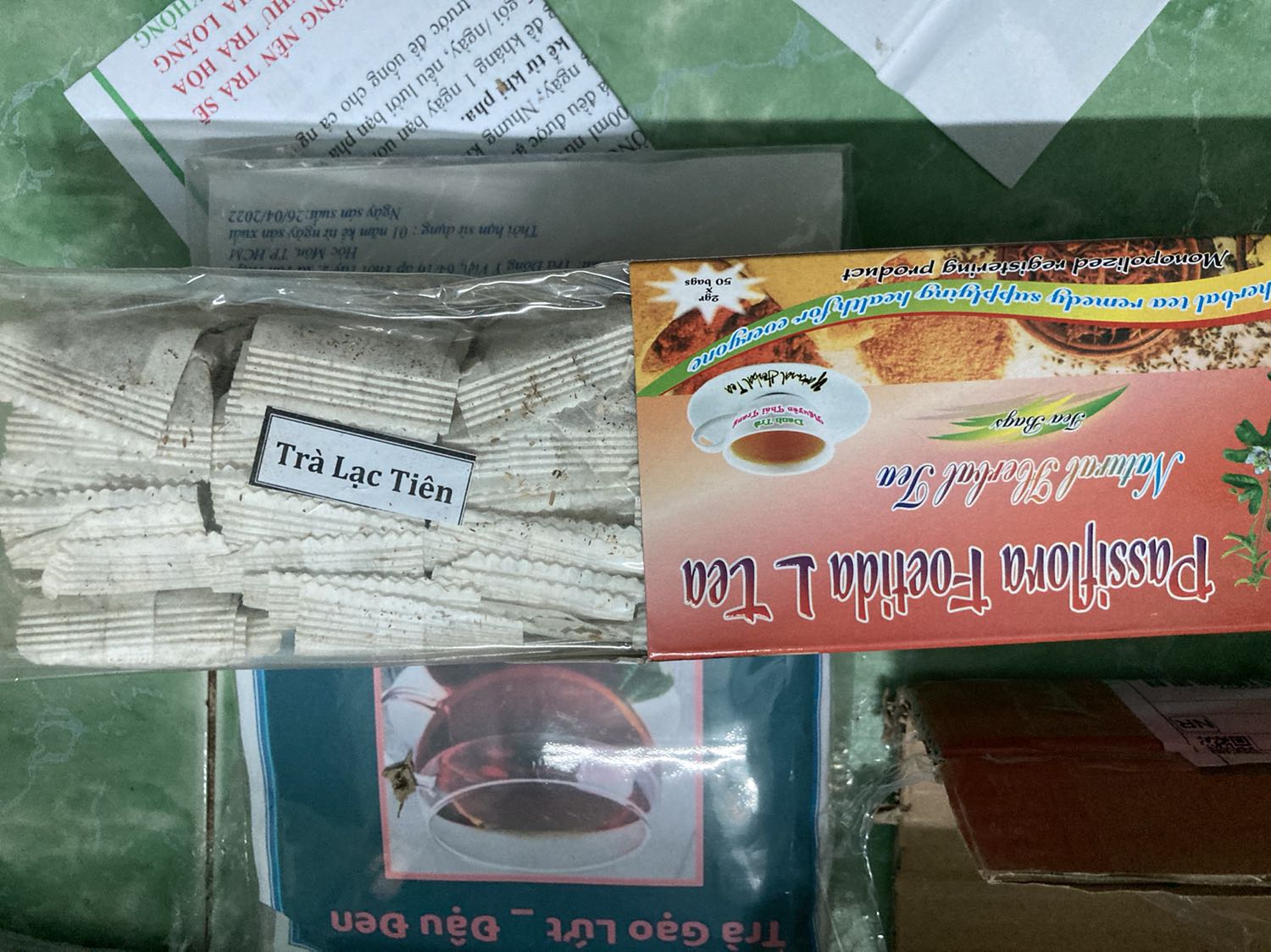 Đóng gói rất gọn và chắc chắn, giá rẻ nên túi lọc nhìn không ngon và đẹp như các túi trà lạc tiên khác, hy vọng uống thử sẽ ổn.