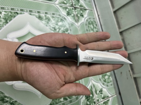 Dao sắc bén, độ hoàn thiện tốt nhưng dao hơi bé, cầm không chắc tay, hơi tiếc 😓