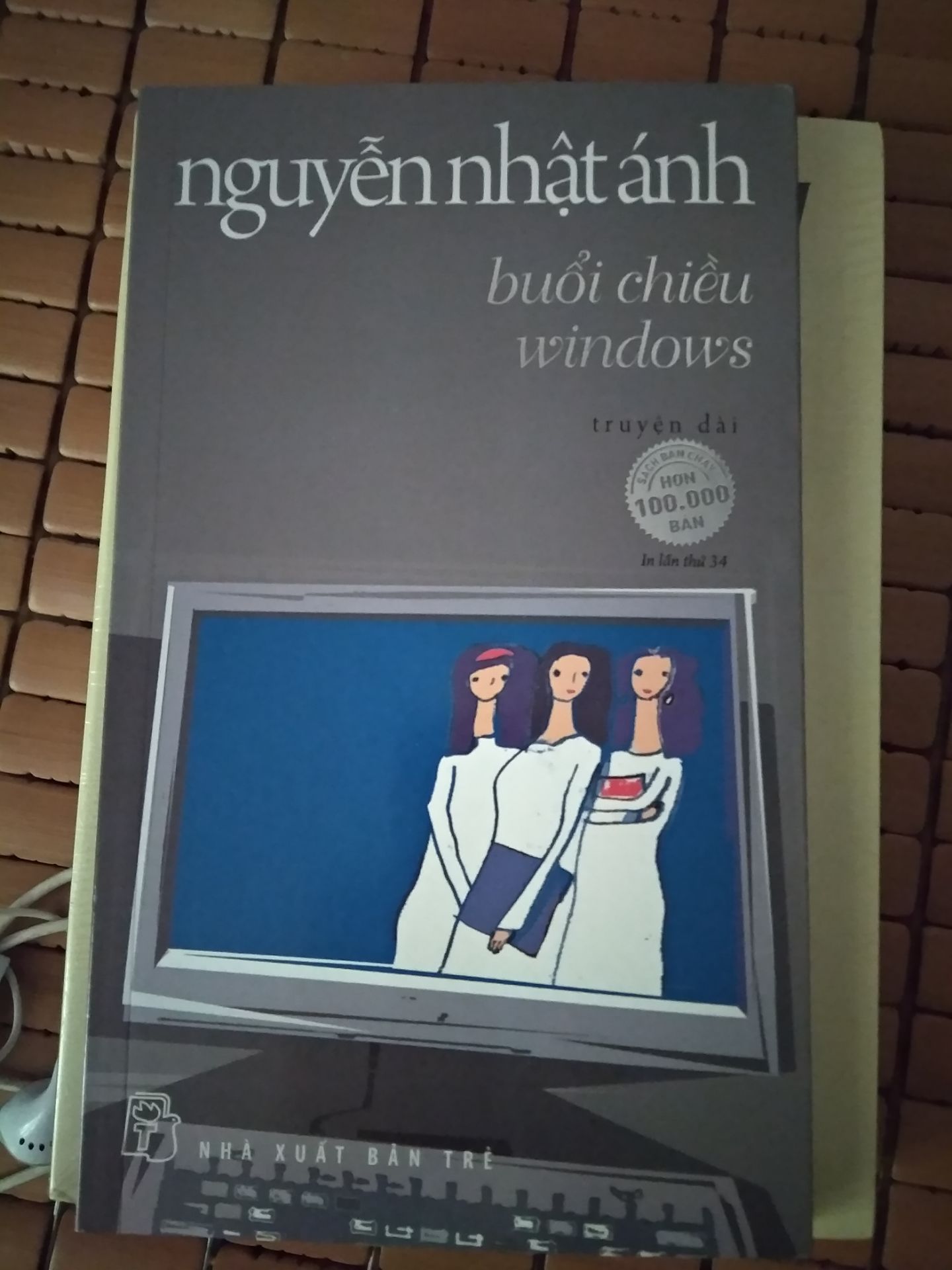 giao hàng tương đối chậm nhưng đóng gói rất cẩn thận, sách rất mới, rất mong chờ đc đọc :)))
