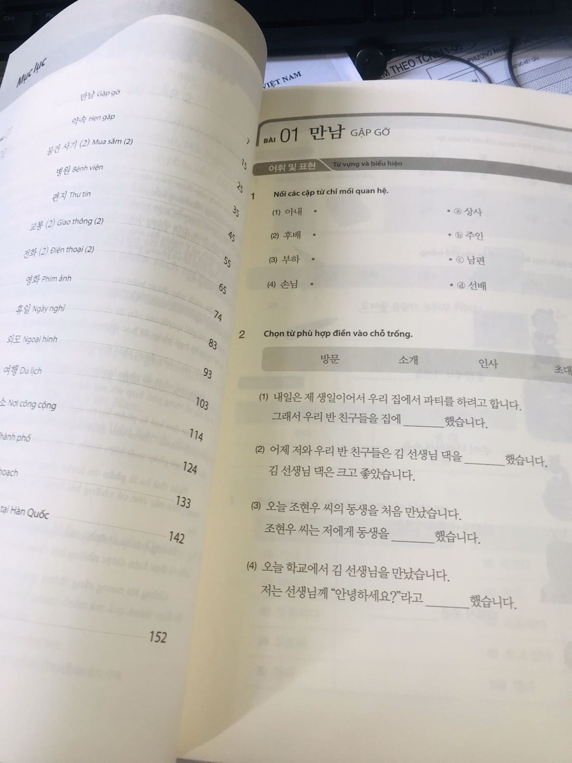 Không đùa được đâu mọi người ơi, mua sách màu có động lực với thu hút mình hơn, sách phát hành có bản quyền, chất lượng giấy tốt, săn được giá sale còn rẻ hơn đi mua bản lậu nữa ạ, nên là mọi người nên mua trên đây nhé. Quá tuyết vời ạ
