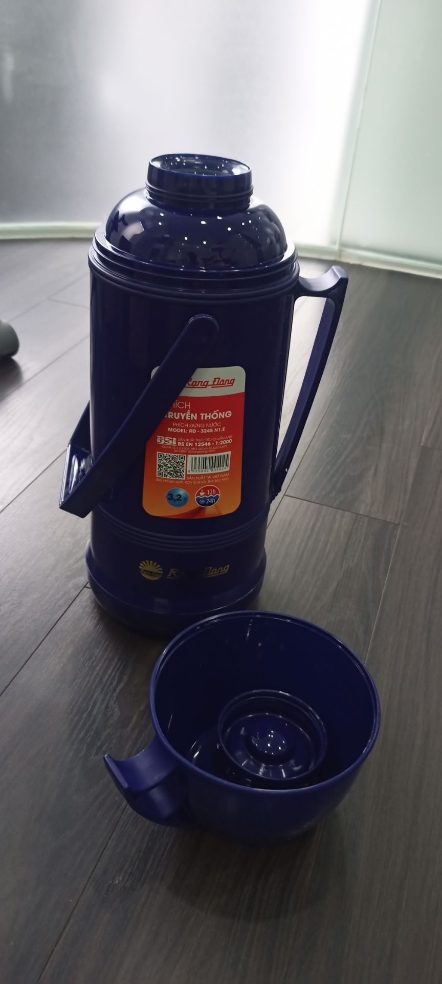 Cảm ơn shop giao hàng nhanh , bình rất đẹp, tốt chắc chắn, nhìn khá sang trọng... có điều mình sơ ý đặt cái to quá 3.2lít