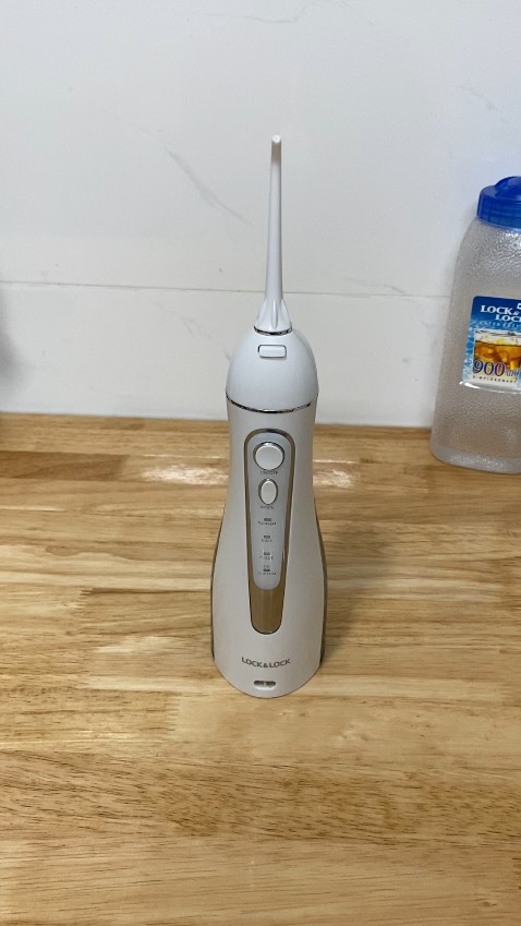 Shop hỗ trợ nhiệt tình! 
Máy mình dùng 2 tháng thì bị hỏng, yêu cầu bảo hành qua tiki thấy khá hài lòng. Được đổi mới. 
Vấn đề duy nhất là phải chờ đợi thôi. Sau khi yêu cầu bảo hành đến lúc nhận máy mới là 2 tuần.