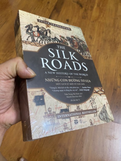 Đóng gói chưa đc cẩn thận nên hơi cấn góc chút. Về cơ bản là sách ok.