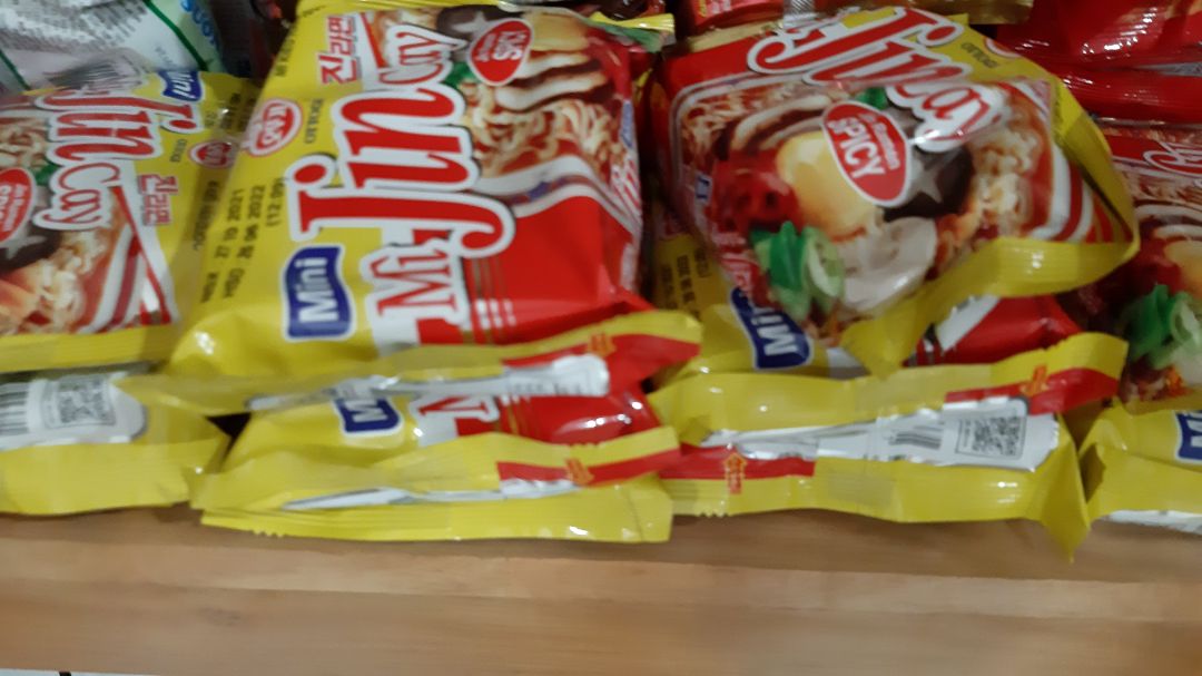 Sản phẩm đóng gói kỹ khi giao hàng. Mì ăn vị cũng ngon Sản phẩm đóng gói kỹ khi giao hàng. Mì ăn vị cũng ngon