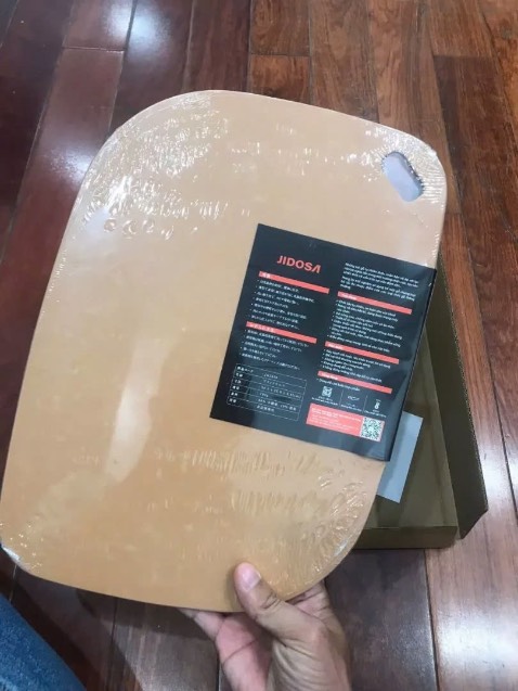 Thớt gỗ,đẹp,chắc chắn,mẫu mã đẹp,cầm nặng tay! sẽ ủng hộ shop lần sau nữa. cho shop 5*.