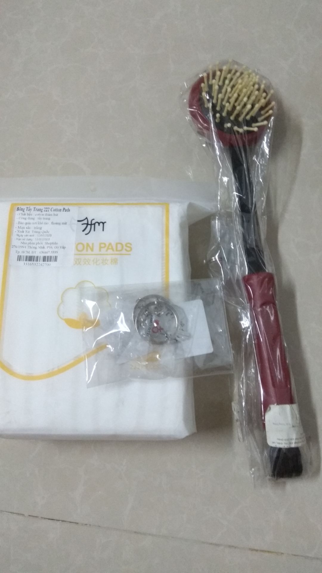 Đầu maxa đầu hơi méo xí nhưng k sao, vì có cây này mà tiki tốn cả cái hộp siêu to khổng lồ. Đây là lần đầu mình mua hàng trên tiki nhưng rất hài lòng với cách đóng gói sp và anh shipper thì rất chi là dễ thương :)