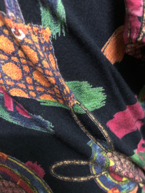 Mua lần 2, tại cuốn đầu đọc hay nên đã mang tặng, thik cuốn mini lần đầu hơn mà kiếm k ra