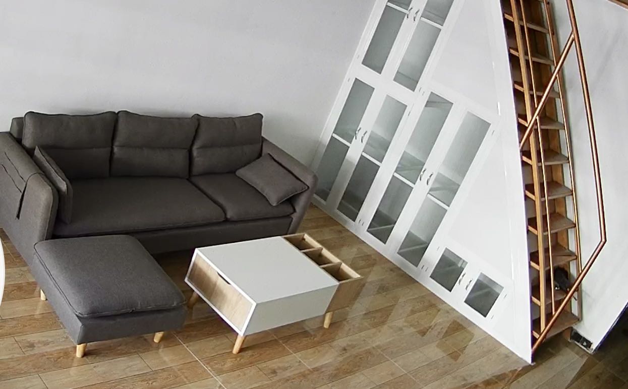 Bàn đẹp như hình. Shop hướng dẫn nhiệt tình, nhanh nhẹn.