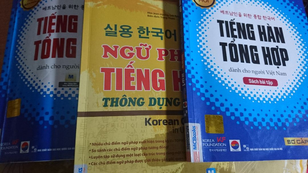 sách siêu hay được biên soạn dễ hiểu giúp người mới học như mình k bị loạn nhầm lẫn. khoá học của cô Trang kèm sách cũng rất hay ạ, shop giao hàng siêu nhanh dù tình hình dịch có kèm bookcare cẩn thận lắm ạ.