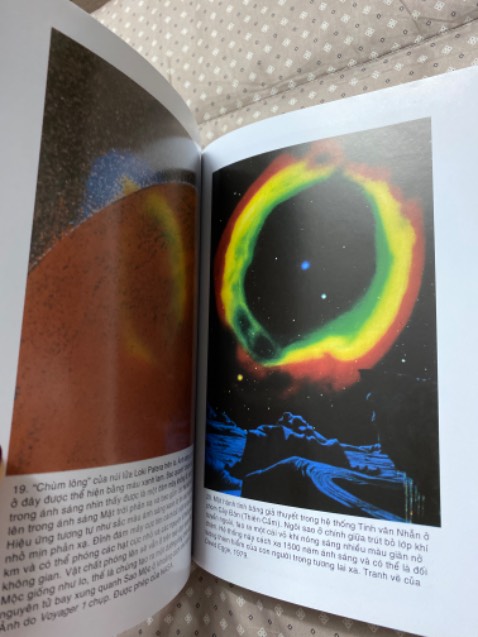 Đây là một trong những quyển sách về vũ trụ mình khá tâm đắc, tác giả đã nói về vũ trụ bằng những ngôn từ trữ tình khiến người đọc cảm thấy hứng thú và gần gũi. 
Tiki giao hàng rất nhanh, mình đặt hôm T4 mà thứ T5 đã nhận được hàng rồi.