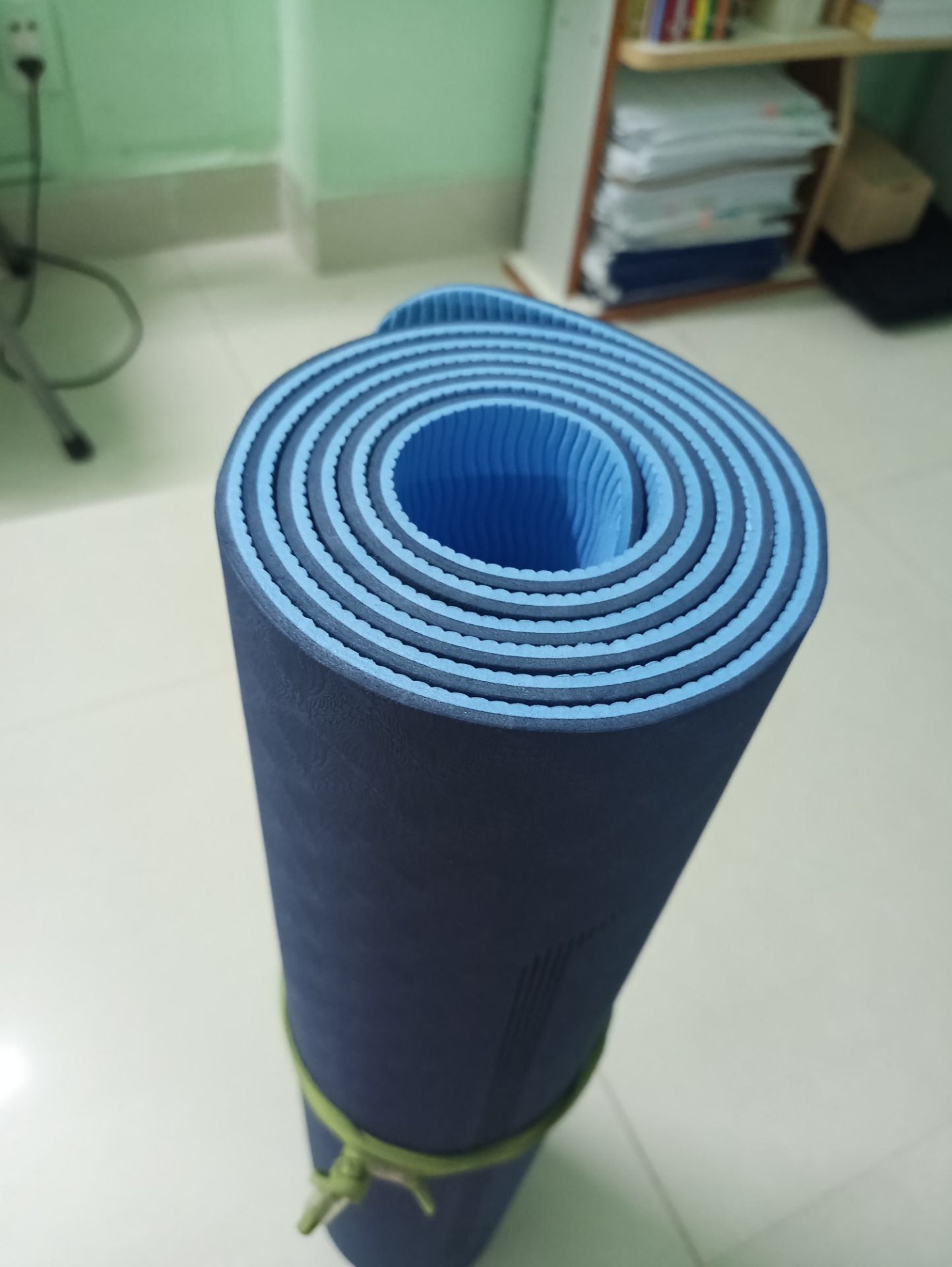 Trước giờ mình ngại mua những mặt hàng này onl vì không biết chất lượng thế nào, cứ đắng đo mãi. Sau khi đọc các bình luận của các bạn thì có niềm tin ở nơi đây nên đã đặt về 1 em. Kết quả như kì vọng, thảm giao đúng màu mình thích, có túi đựng và dây buộc tiện lợi, giao cho mình sớm hơn 1 ngày so với dự kiến. Cảm ơn shop, có cơ hội mình sẽ quay lại ủng hộ^^