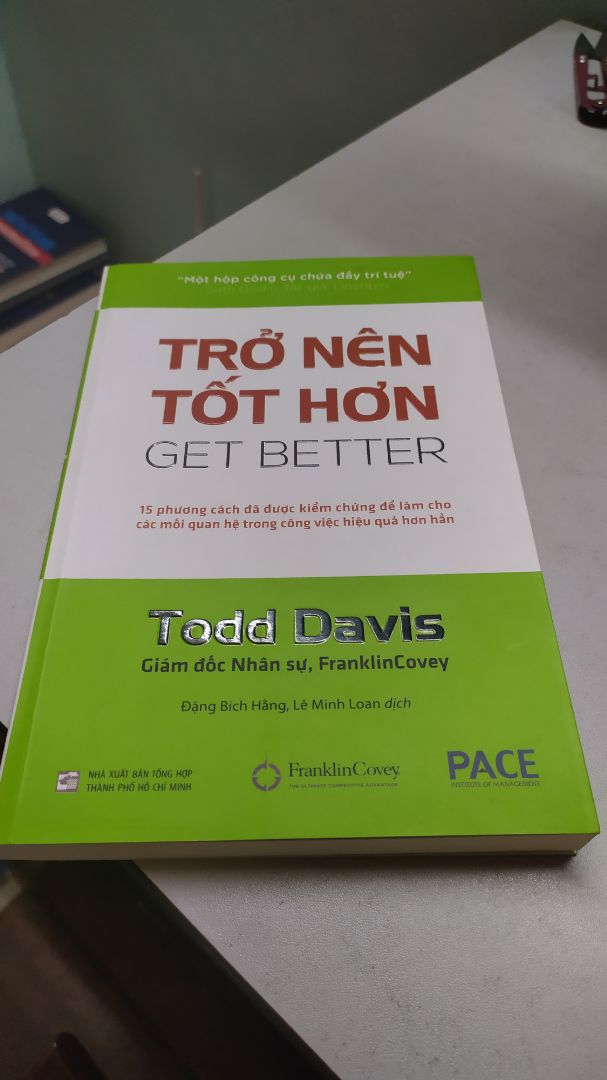 Sách mỏng, giấy tốt. Gần giống với cuốn Tái tạo bản thân, viết về cách xây dựng thương hiệu cho bản thân.