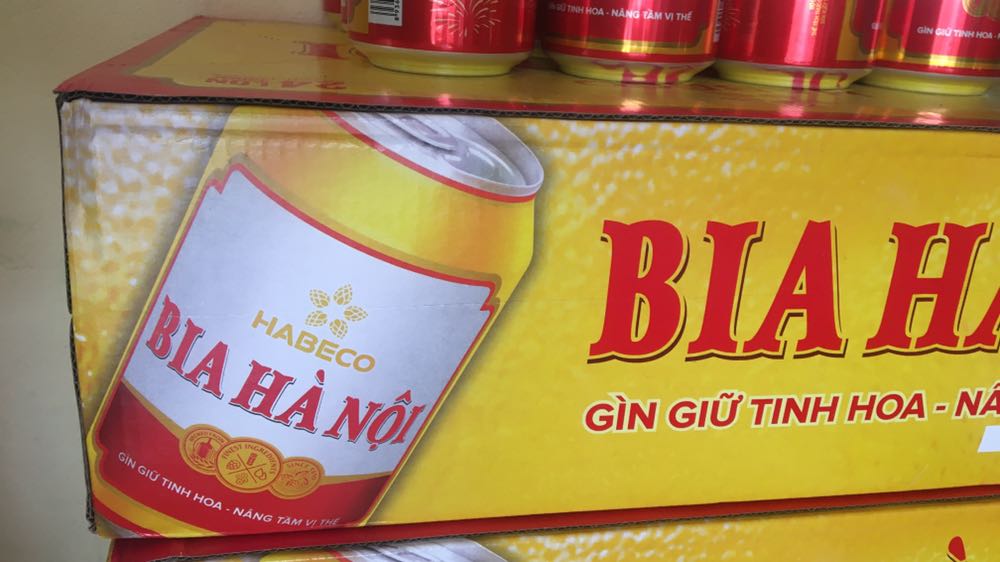 Bên vận chuyển bóc check xem đủ hàng không nhưng check xong thì thiếu hàng, lỗi của bên vận chuyển, shop bán hàng của Bia HN không có lỗi gì nên vẫn cho 5*, mong tiki xem xét với bên vận chuyển, không check hàng tết của khách thì càng tốt, đồ đem đi biếu cũng lôi ra check, mấy ông có chính xác như máy móc không mà đòi check kiểm hàng, vừa làm mất còn làm cái vỏ thùng của khách móp méo bia thì rơi ra ngoài.