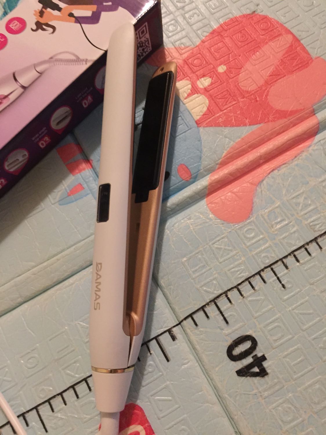 Máy đẹp kinh khủng shop ạ, nhìn lớp vàng như mạ vàng vậy. Được bảo hành tận 12 tháng lận 
Nóng nhanh duỗi tóc mượt, lớp gang của máy cách nhiệt tránh bị bỏng tuyệt đối 
Good 👍🏻