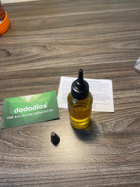 Sản phẩm đóng gói cẩn thận, bao bì nhãn mác bảo hành đầy đủ. Mọi người để ý nắp vặn có núm nhỏ giọt nhưng hơi khó nhìn. Mình chưa dùng nhưng bảo hành và dịch vụ tốt