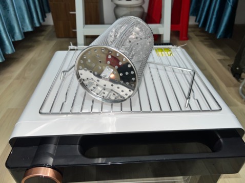 chất lượng hoàn thiện cao cấp, thiết kế cũng sang trọng, mới mở ra nhà mình ai cũng trầm trồ, cảm giác mua online mà nhận được một sản phẩm đẹp hơn kỳ vọng như này làm mình rất vui và thấy đáng tiền. 
Nồi sử dụng tiện vì có cả hấp và chiên, đặc biệt là tính năng hấp rất đều vì nồi chạy cả mâm hấp thuỷ nhiệt dưới nữa.
Dung tích phù hợp gia đình mình, thường xuyên hấp 1 lúc 2-3 món. Hấp rau, hấp gà, hấp cá, hấp rau củ cùng 1 lượt là xong hết
ảnh chụp hôm mới về nhà