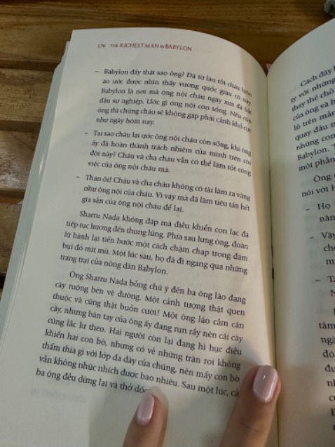 Định nghĩa đơn giản, thực tế nhất về tạo ra tiền bạc. Sách hay nên đọc nè. Tưởng dày nhưng mỏng thui đọc cái vèo là hết à. Nhiều mẫu chuyện ví dụ nên dễ đọc dễ hiểu. Tên sách hơi thần thánh hoá nhưng nội dung khá thực tế.