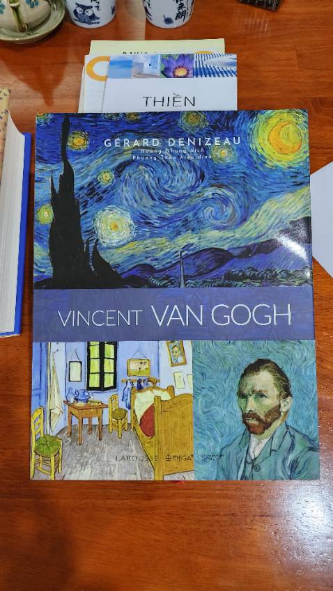 Khổ to, chất lượng in ấn tốt, màu sắc đẹp, nội dung chi tiết ... Rất ok cho ai tìm hiểu về tranh của Van Gogh !!!