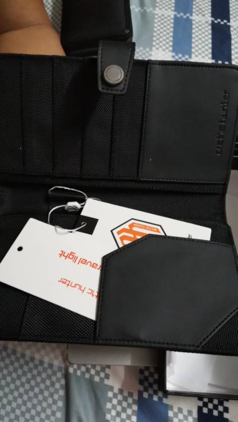 Mình mua cho ông xã , và ông xã đã rất hài lòng vì sản phẩm nhỏ vừa túi quần 😁, không bị cấn khi bỏ vô túi . Nói chung sản phẩm sử dụng tốt