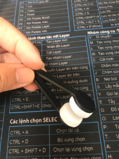 Hàng tạm ổn, ko chắc chắn lắm, lau kính chưa sạch hoàn toàn đặc biệt những ngóc ngách góc cạnh của kính ko lau tới đc, tạm xài đc ! Hàng tạm ổn, ko chắc chắn lắm, lau kính chưa sạch hoàn toàn đặc biệt những ngóc ngách góc cạnh của kính ko lau tới đc, tạm xài đc !