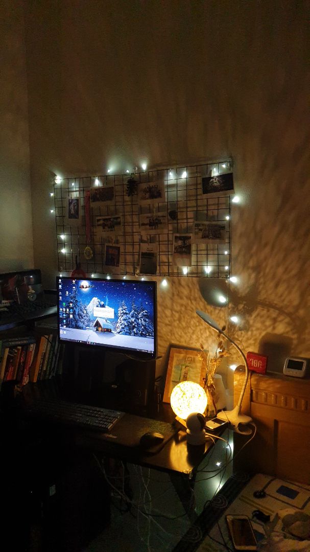 đèn ban đêm rất đẹp, chỉnh được độ sáng từ tối thui đến sáng rực, vừa có thể cho công việc hoặc cho nhà có em bé cần ngủ đêm