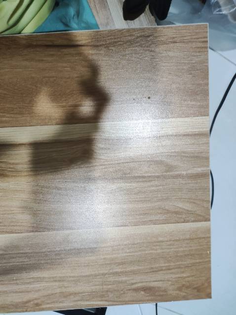 Óc ngắn, không giữ được mấy thanh gỗ, lỗ khoan chưa đúng vị trí. Không có lỗ khoan trên miếng gỗ lớn, phải tự khoan trong khi nhà không có sẵn đồ nghề. Phải tự mua ốc khác gắn vào. Khung khá yếu nhưng vẫn dùng được sau khi lắp xong. Liên hệ không thấy shop trả lời.