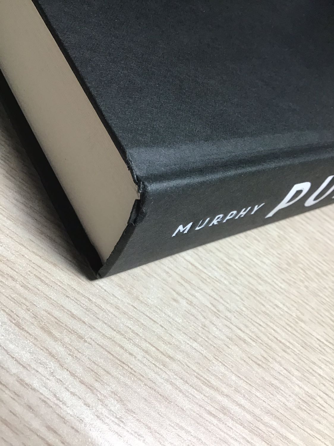 Thật sự sách quá đẹp, k bị ***, giao hàng cũng nhanh. Mình khá ưng ý đơn hàng lần này tuy nhiên góc ở đầu sách bị móp và rách vài “miếng thịt”(hình cuối). Hi vọng lần sau Tiki chú ý hơn.