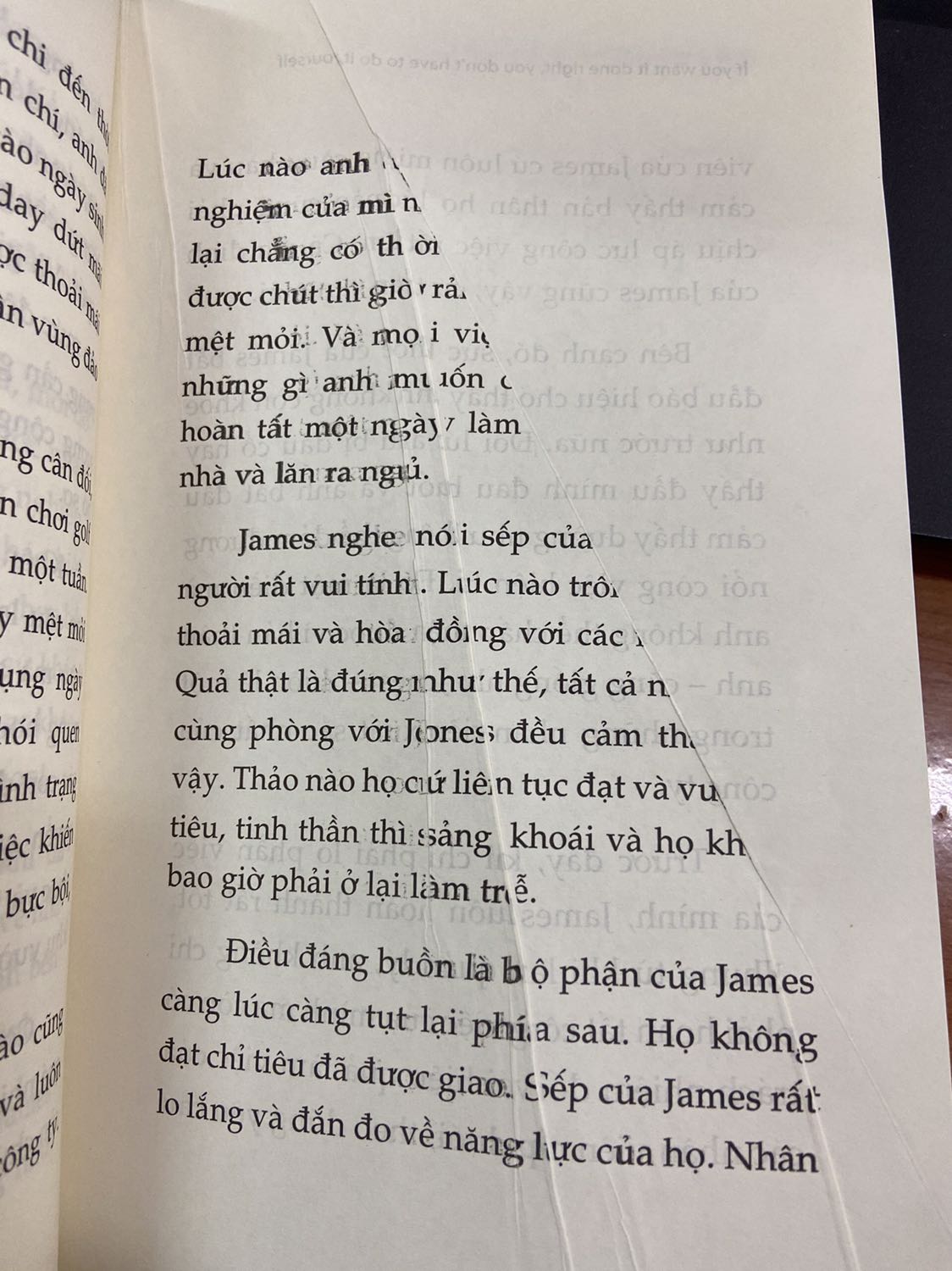 T mua 25 quyển để tặng nhưng khi nhận hàng chưa kiêm tra đã đưa đi tặng. Nay nhận được phản hồi có 1 quyển bị lỗi khi in của nxb. Tiki có hỗ trợ đổi trả sản phẩm không?