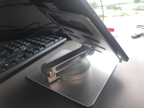 Giá đỡ rát đẹp, cứng cáp chắc chắn hợp kim nhôm nguyên khối, ipad bự xoay vẫn trụ vững đáng tiền bỏ ra