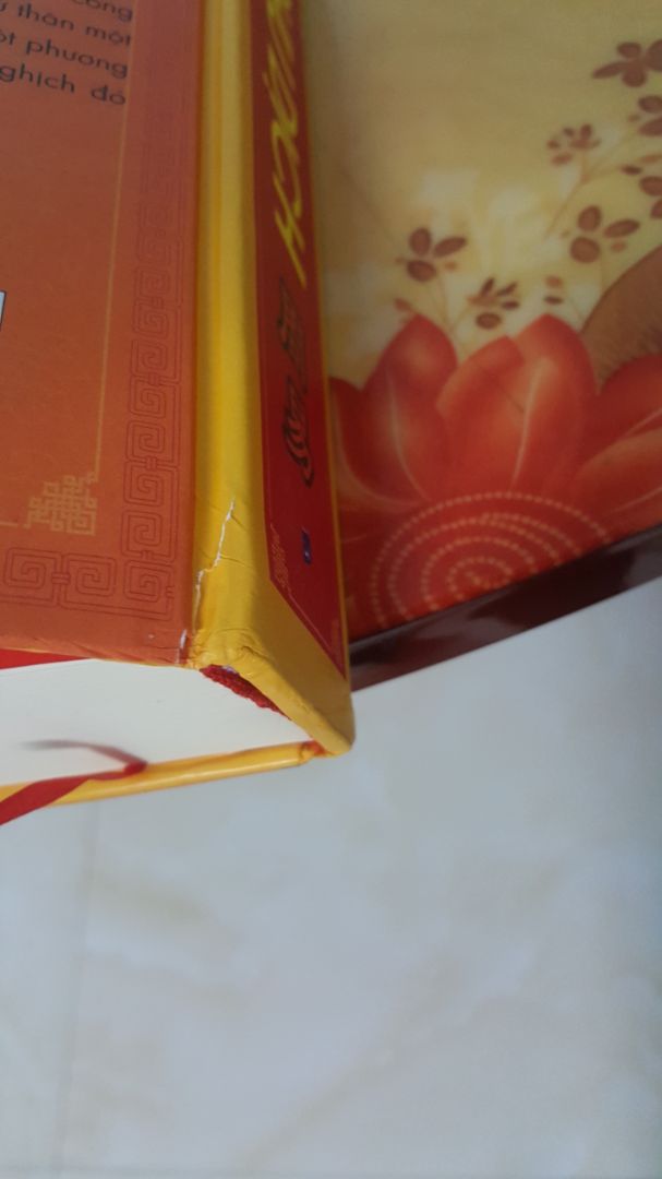 bọc hàng thì quá tệ, sách in thì kém chất lượng (như hình)