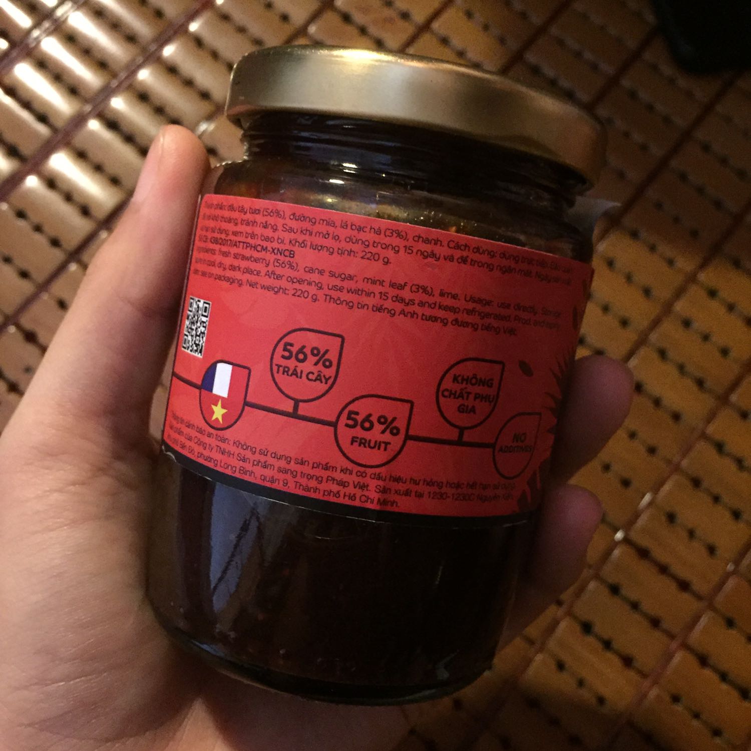 Mua mứt lần đầu nên hơi bỡ ngỡ, có vẻ hộp mứt bé hơn mình nghĩ :))) 
Mứt khá ngon, ít đường, vừa miệng
Gói hàng chắc chắn, không đổ vỡ Mua mứt lần đầu nên hơi bỡ ngỡ, có vẻ hộp mứt bé hơn mình nghĩ :))) 
Mứt khá ngon, ít đường, vừa miệng
Gói hàng chắc chắn, không đổ vỡ