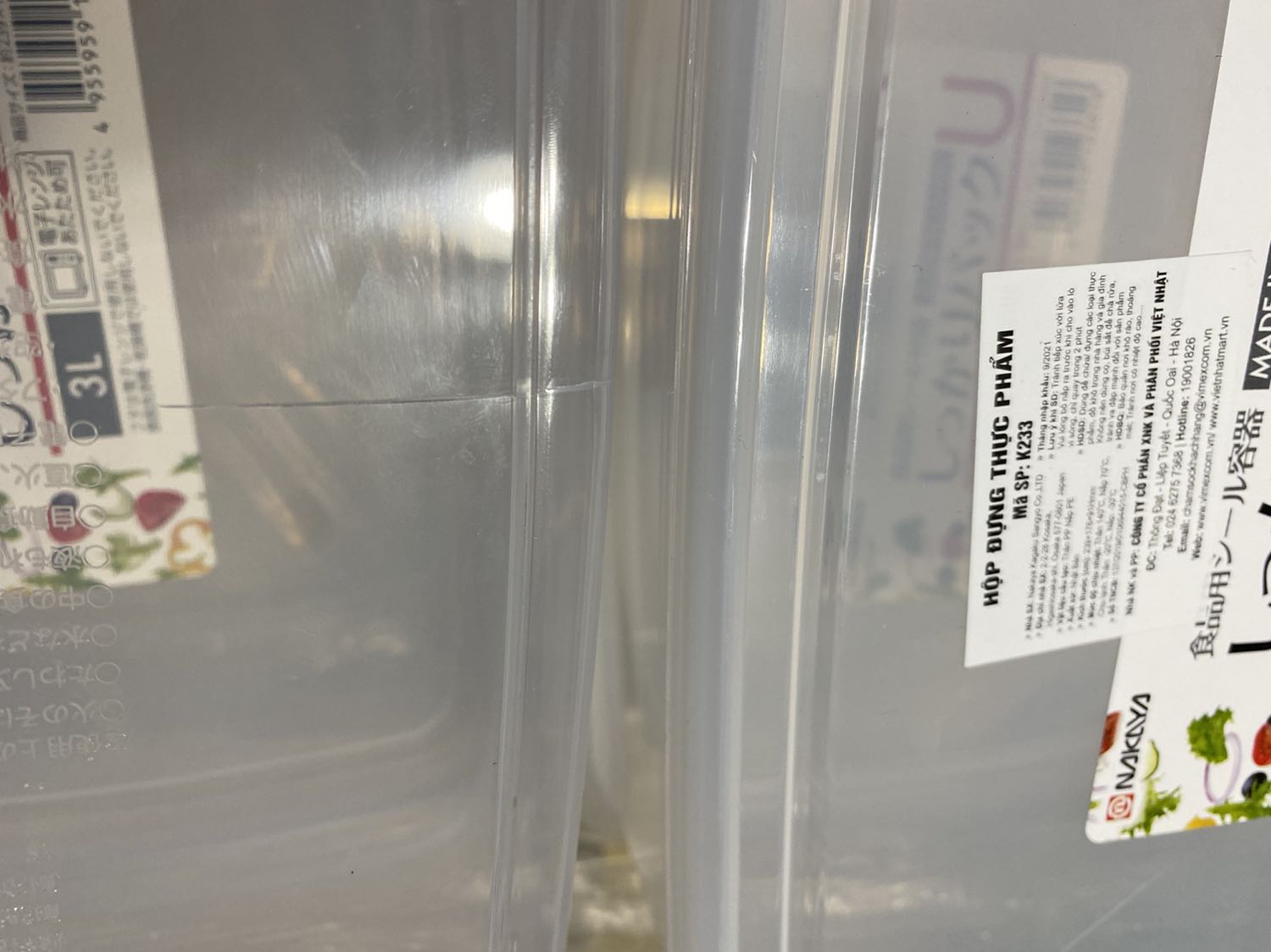 Hộp bị nứt bể dù đóng gói trông rất kĩ lưỡng, bài bản. Vậy khả năng là hộp đã bị hỏng trước khi được đóng gói.