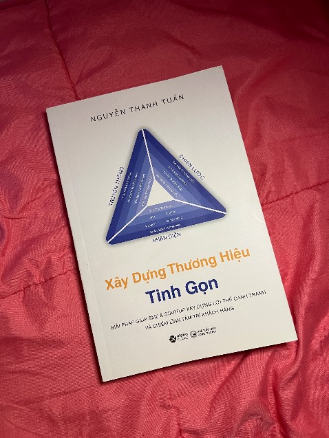 Sách in, trình bày đẹp, nội dung chỉ được phần một số ví dụ thực tế, khung nội dung không sâu, lặp từ không có liên kết, một số phần đọc như AI viết vậy.